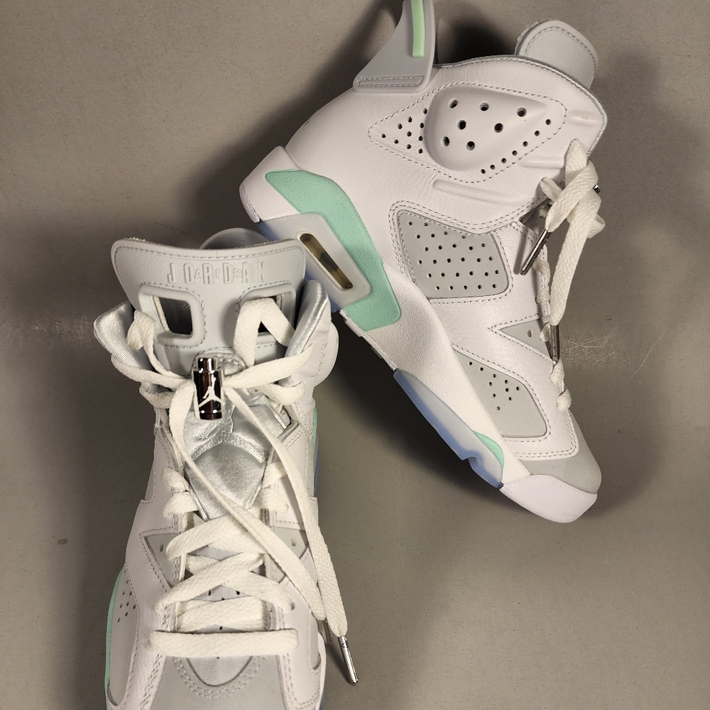 Nike Air Jordan Retro 6 Shoes Mint Foam Sneakers Women Size 5.5W DQ4914-103 NWT